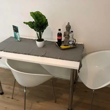 Emily's Eastgate Garden Suites Διαμέρισμα