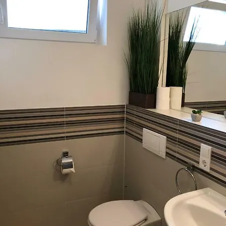 Apartament Emily's Eastgate Garden Suites